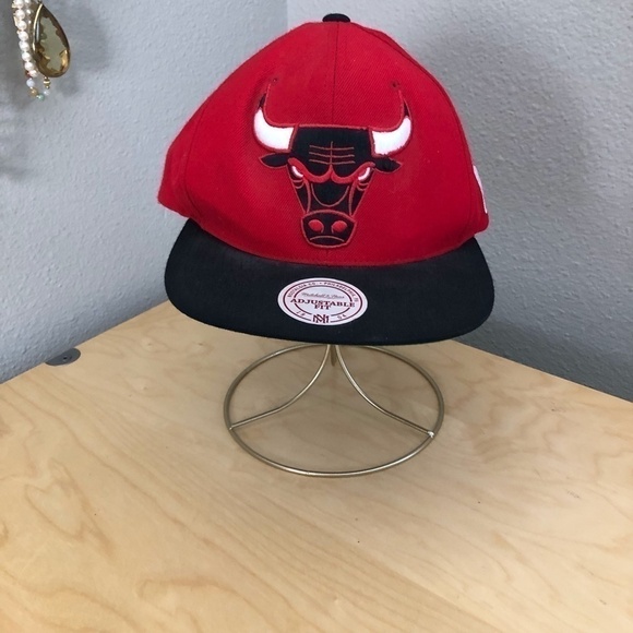 MITCHELL & NESS Chicago Bulls Trucker Hat - NEW - Picture 1 of 16